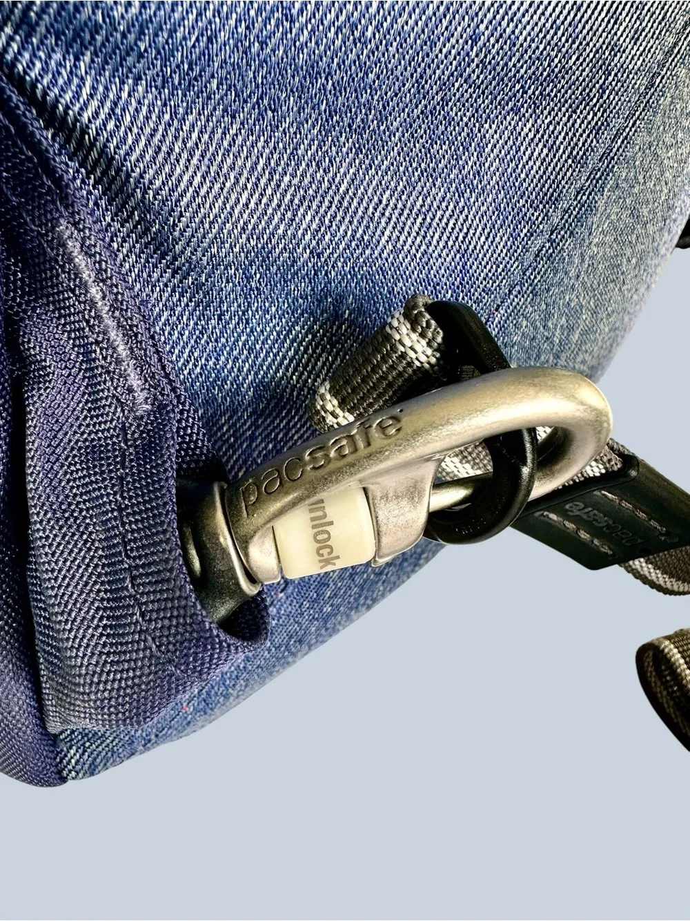 Pacsafe Unisex Slingsafe LX350 Anti-Theft Compact Backpack with Exomesh